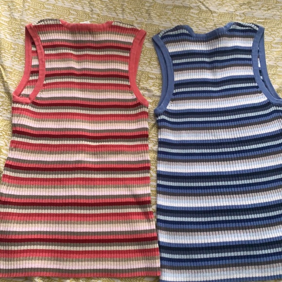 2 like  new sleeveless sweater tanks from Old Navy - Picture 4 of 4
